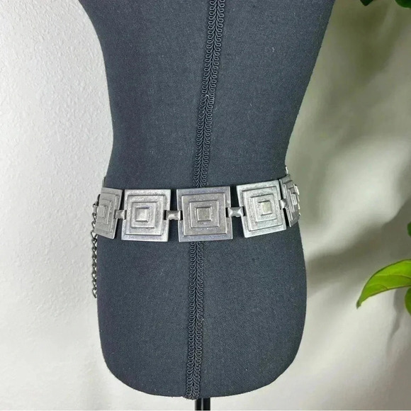 Escada Women’s Vintage Designer Geometric Silver/Black Antique Metal Chain Belt